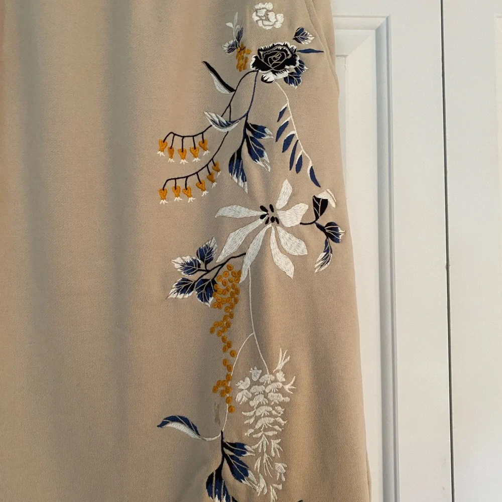 Embroidery pencil skirt with pockets. Size M. - Picture 3 of 9